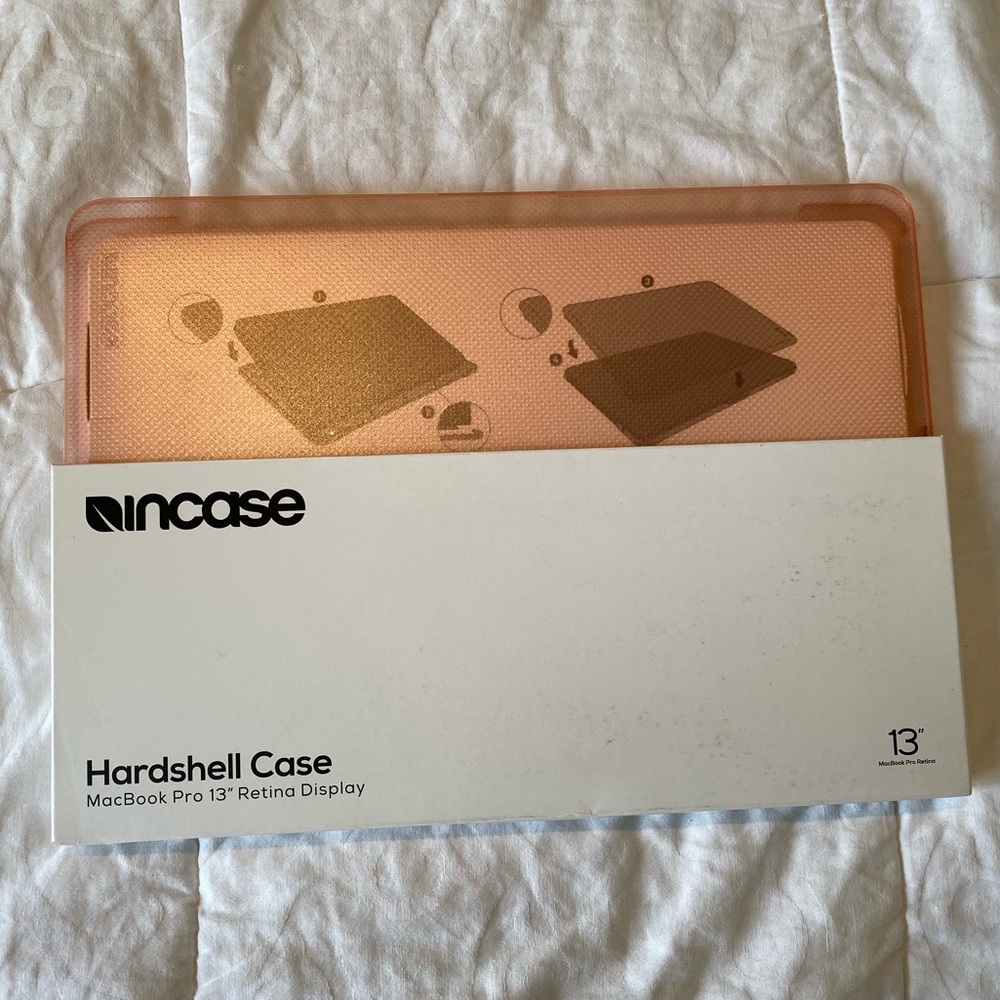 MacBook Incase Hardshell case - Picture 2 of 2